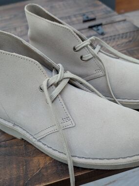 Clarks Desert Boot Chukka in Light Taupe Suede